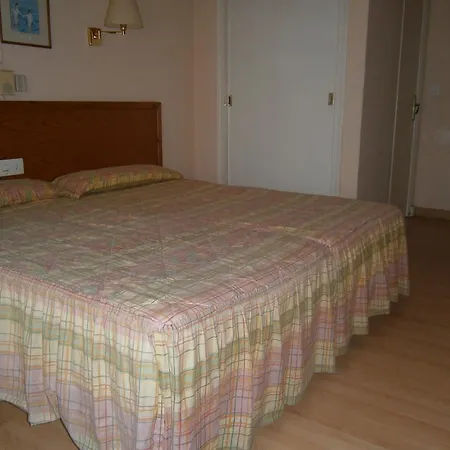 Goya Hotel 2*